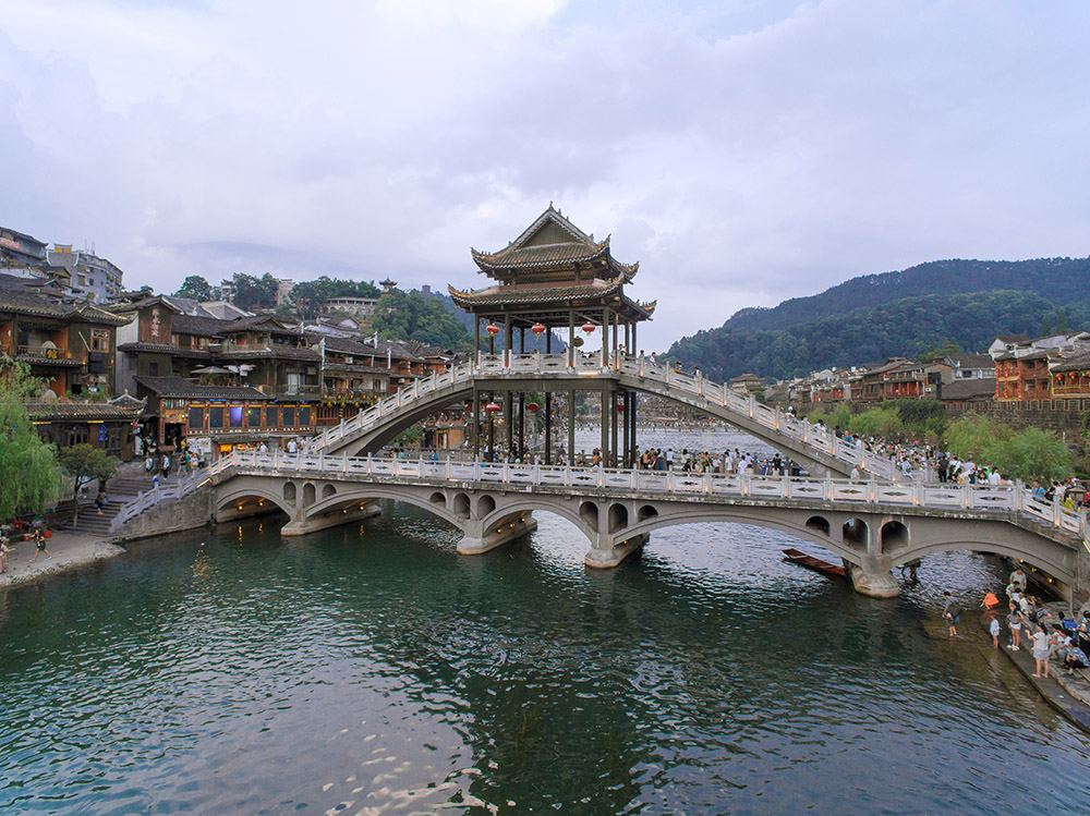 9.鳳凰風(fēng)、雪、雨、霧橋  配圖1.jpg