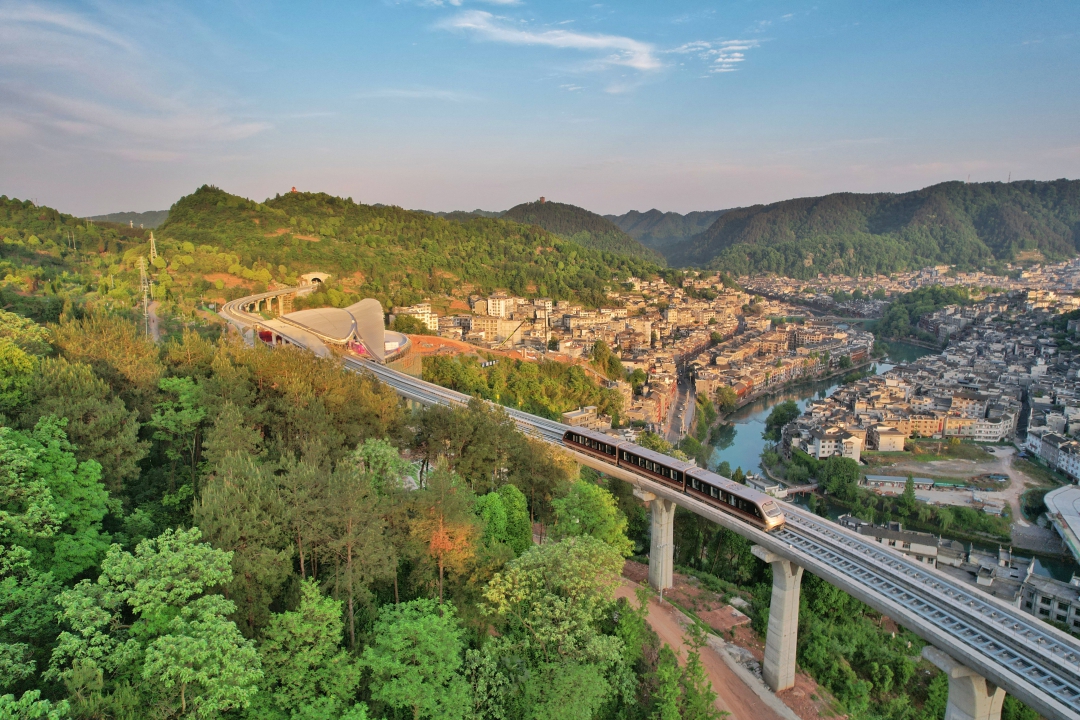 圖-1 鳳凰磁浮文化旅游項目.jpg